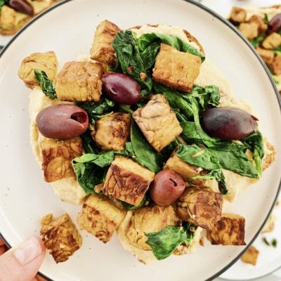 hummus toast with tempeh, spinach and olives