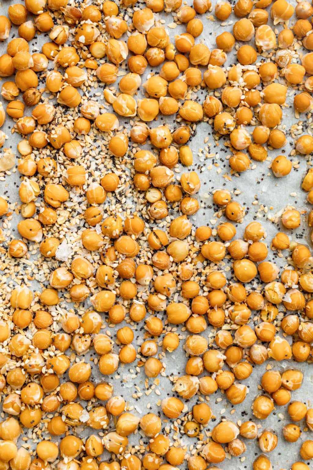 Everything bagel roasted chickpeas in a bowl