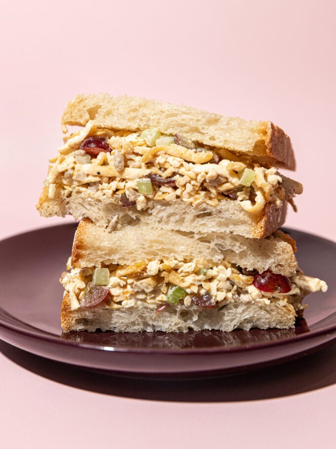 Salade végétarienne de poulet au tofu râpé